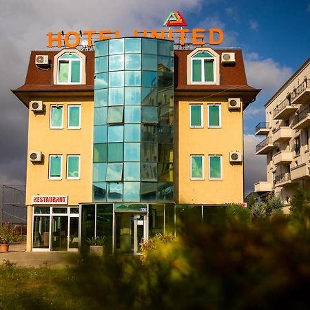 Hotel United Приштина Экстерьер фото