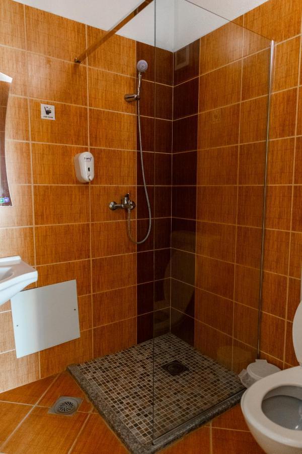 Hotel United Приштина Экстерьер фото